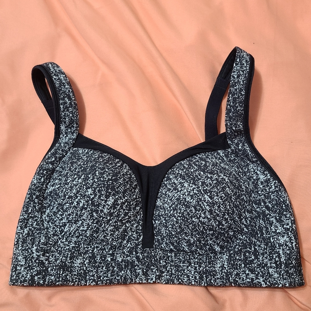 🍋 Lululemon Ta Ta Tamer bra 34DD EUC